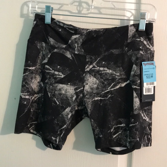Marika Tek Active Shorts - Picture 3 of 5